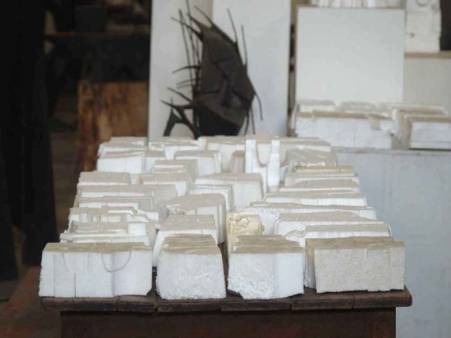 1973/74 - Volumes éclatés - Diverses ébauches et carcasse en polystyrène